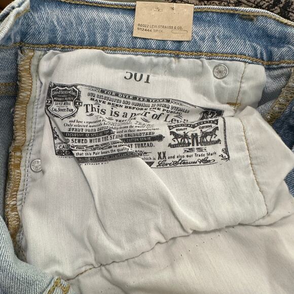 501 Original Cropped Levi's 32x26 Women NWT button High rise straight fitted hip - Picture 11 of 11